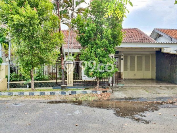 PROPERTI UNGGULAN! Rumah Strategis area Rungkut, Luas 325m2m² Bangunan 300m2m² PROPERTI UNGGULAN! Rumah Strategis area Rungkut, Luas 325m2m² Bangunan 300m2m²