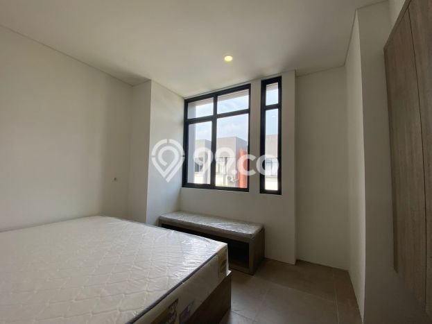 Rumah Luas Asri 2 KT Siap Pakai di BSD City Tangerang Rumah Luas Asri 2 KT Siap Pakai di BSD City Tangerang