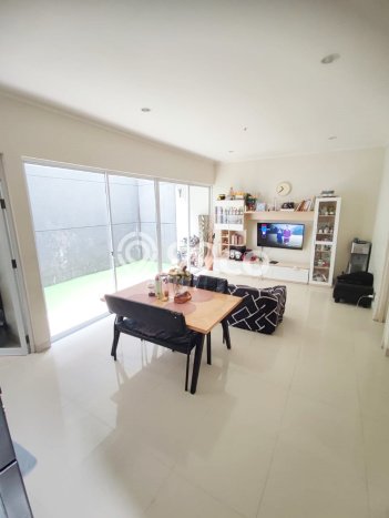 Rumah Elit LB 120m2 Siap Huni Desain Elegan di Bintaro, Tangerang Selatan Rumah Elit LB 120m2 Siap Huni Desain Elegan di Bintaro, Tangerang Selatan