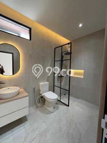 For Sale! Luxury House LT 180m2 Desain Modern di BSD City For Sale! Luxury House LT 180m2 Desain Modern di BSD City