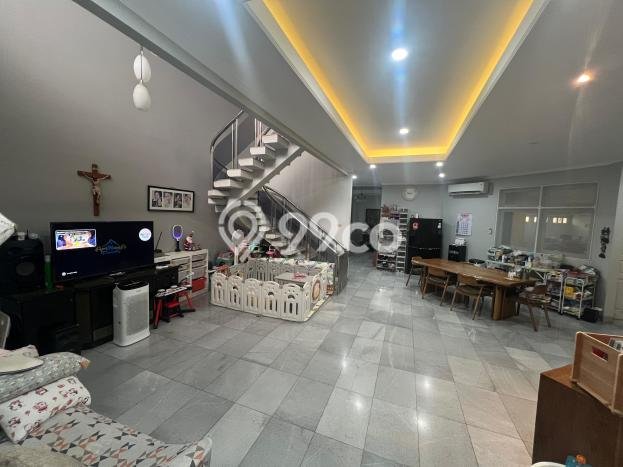 For Sale! Luxury House LT 255m2 Desain Modern di Puri Indah For Sale! Luxury House LT 255m2 Desain Modern di Puri Indah
