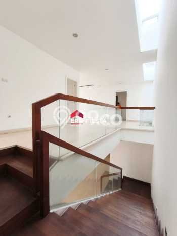 Rumah Luxury Modern Siap Huni di Puri Indah Jakarta Barat Rumah Luxury Modern Siap Huni di Puri Indah Jakarta Barat