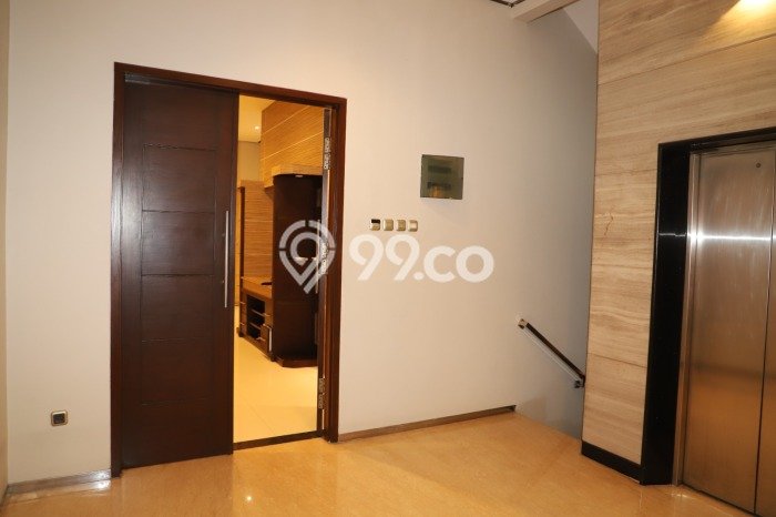 Hunian Mewah LB 500m2 Siap Pakai Desain Elegan di Permata Buana, Jakarta Barat Hunian Mewah LB 500m2 Siap Pakai Desain Elegan di Permata Buana, Jakarta Barat