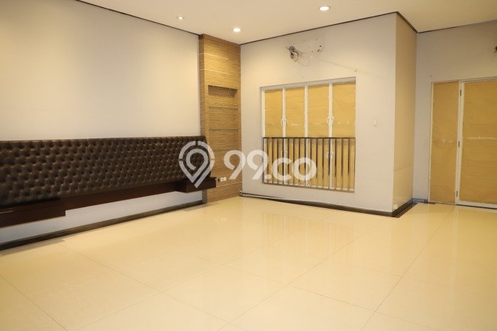 Hunian Mewah LB 500m2 Siap Pakai Desain Elegan di Permata Buana, Jakarta Barat Hunian Mewah LB 500m2 Siap Pakai Desain Elegan di Permata Buana, Jakarta Barat