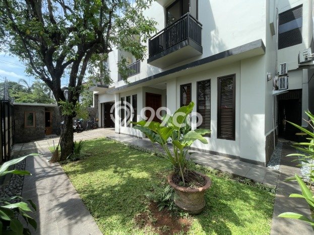 Hunian Modern dengan LT 500m2 & LB 1000m2 Dikontrakkan di Kemang Hunian Modern dengan LT 500m2 & LB 1000m2 Dikontrakkan di Kemang