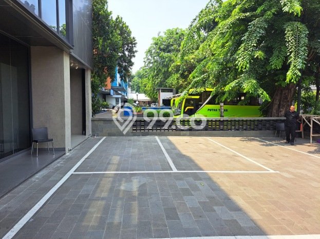 Komersial Bagus LT 534m2 LB 665m2 Dijual di Palmerah Jakarta Barat Komersial Bagus LT 534m2 LB 665m2 Dijual di Palmerah Jakarta Barat