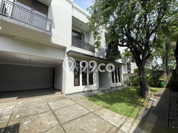 Hunian Modern dengan LT 500m2 & LB 1000m2 Dikontrakkan di Kemang Hunian Modern dengan LT 500m2 & LB 1000m2 Dikontrakkan di Kemang