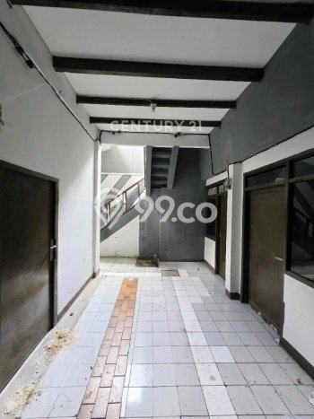Rumah Mewah LB 300m2 Siap Pakai Desain Elegan di Surya Sumantri, Bandung Rumah Mewah LB 300m2 Siap Pakai Desain Elegan di Surya Sumantri, Bandung
