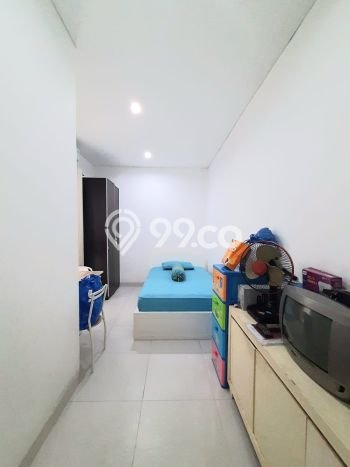 Rumah Luas Asri 3 KT Siap Pakai di Bintaro Tangerang Selatan Rumah Luas Asri 3 KT Siap Pakai di Bintaro Tangerang Selatan