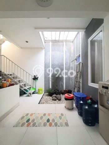 Rumah Luas Asri 3 KT Siap Pakai di Bintaro Tangerang Selatan Rumah Luas Asri 3 KT Siap Pakai di Bintaro Tangerang Selatan