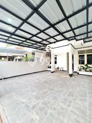 Rumah Modern 3 Kamar LT 142m2 di Graha Raya Rumah Modern 3 Kamar LT 142m2 di Graha Raya