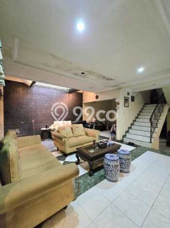 Rumah Mewah LB 300m2 Siap Huni Desain Elegan di Bintaro, Tangerang Selatan Rumah Mewah LB 300m2 Siap Huni Desain Elegan di Bintaro, Tangerang Selatan