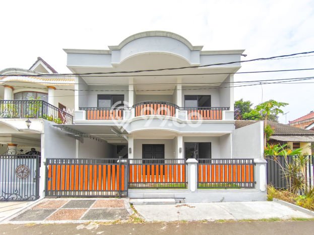 Rumah Mewah LB 288m2 Siap Pakai Desain Elegan di BSD, Tangerang Rumah Mewah LB 288m2 Siap Pakai Desain Elegan di BSD, Tangerang