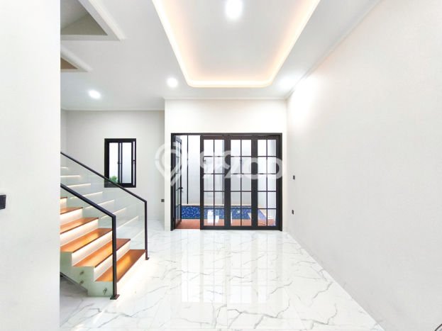 Rumah Elit Modern Siap Huni di Puri Indah Jakarta Barat Rumah Elit Modern Siap Huni di Puri Indah Jakarta Barat