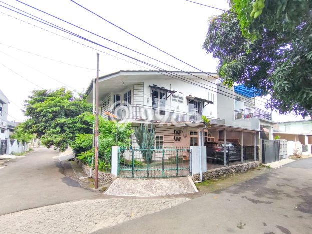 Dijual Rumah Premium dengan Fasilitas Sekitar Lengkap di Serpong, Tangerang Selatan Dijual Rumah Premium dengan Fasilitas Sekitar Lengkap di Serpong, Tangerang Selatan