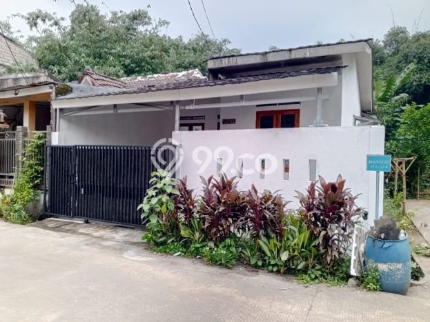 LISTING BARU! Rumah Strategis di Sentul, Luas 84m² LB 60m² LISTING BARU! Rumah Strategis di Sentul, Luas 84m² LB 60m²
