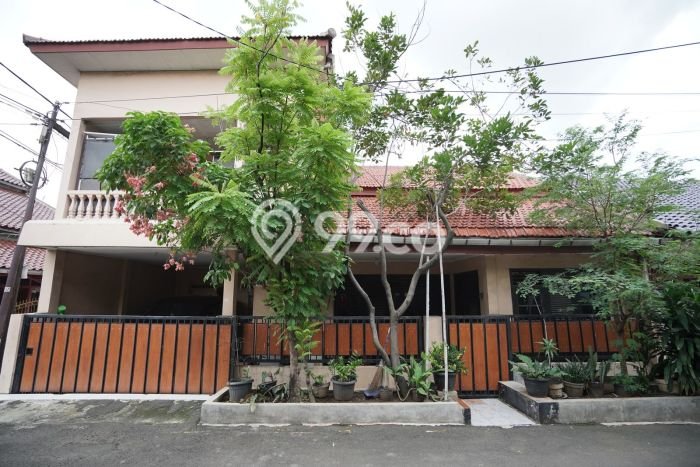 Jual Rumah Eksklusif 6 KT di Grand Wisata, Bekasi Jual Rumah Eksklusif 6 KT di Grand Wisata, Bekasi