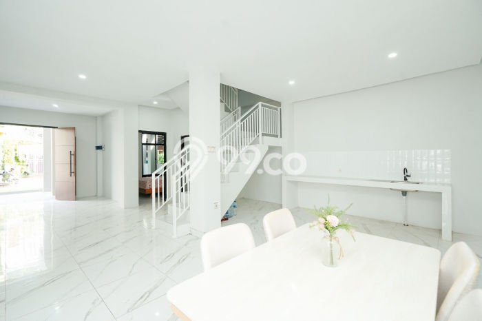 Rumah Terawat kawasan Cibubur, Bekasi, Luas 135m² LB 198m² DIJUAL CEPAT! Rumah Terawat kawasan Cibubur, Bekasi, Luas 135m² LB 198m² DIJUAL CEPAT!
