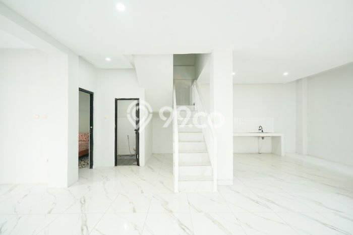Rumah Terawat kawasan Cibubur, Bekasi, Luas 135m² LB 198m² DIJUAL CEPAT! Rumah Terawat kawasan Cibubur, Bekasi, Luas 135m² LB 198m² DIJUAL CEPAT!