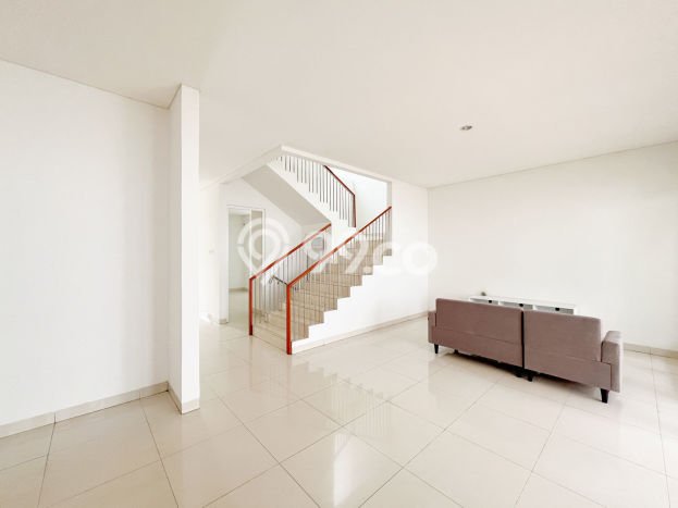 Hunian Impian Modern! Rumah Mewah area Cibubur, Jakarta Timur, LT 300m² Bangunan 259m² Hunian Impian Modern! Rumah Mewah area Cibubur, Jakarta Timur, LT 300m² Bangunan 259m²