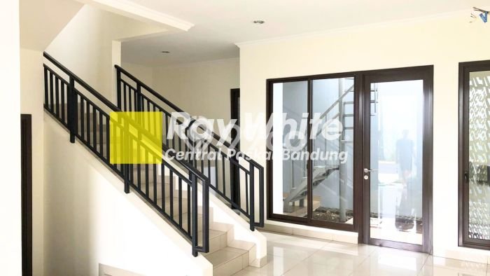 Rumah Elit Modern Tanpa Renovasi di Gede Bage Bandung Rumah Elit Modern Tanpa Renovasi di Gede Bage Bandung