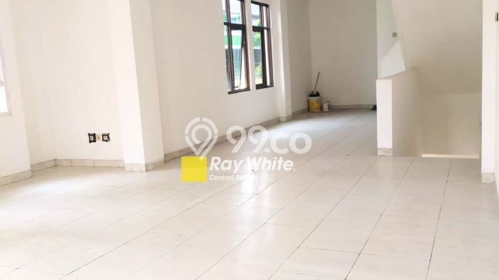 Ruko Bagus Dijual LB 140m2 Lokasi Strategis Bandung Area Cocok untuk Berbisnis Ruko Bagus Dijual LB 140m2 Lokasi Strategis Bandung Area Cocok untuk Berbisnis