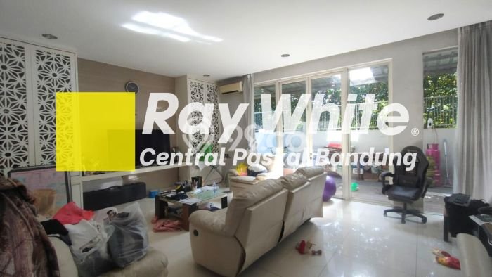 Rumah Elit Modern Tanpa Renovasi di Taman Kopo Indah Bandung Rumah Elit Modern Tanpa Renovasi di Taman Kopo Indah Bandung