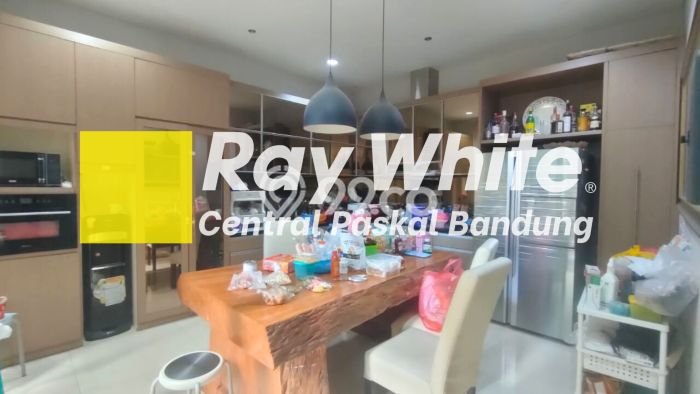 Rumah Elit Modern Tanpa Renovasi di Taman Kopo Indah Bandung Rumah Elit Modern Tanpa Renovasi di Taman Kopo Indah Bandung