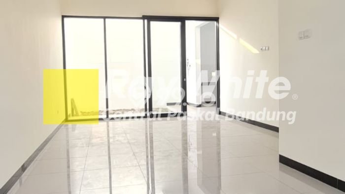 Rumah Minimalis 2 KT LT 120m2 di Taman Kopo Indah Rumah Minimalis 2 KT LT 120m2 di Taman Kopo Indah