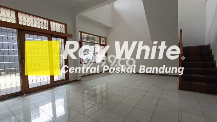 Siap Huni Rumah Mewah 4 Kamar di Regol Dekat ke Mana Saja Siap Huni Rumah Mewah 4 Kamar di Regol Dekat ke Mana Saja
