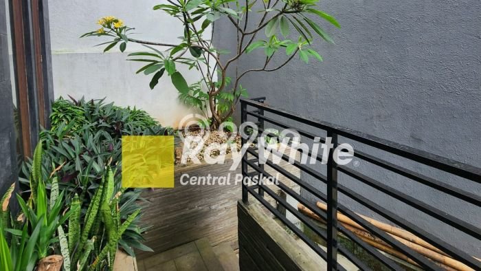 Rumah Disewakan Bandung LT 170m2 LB 165m2 Area Setra Murni Rumah Disewakan Bandung LT 170m2 LB 165m2 Area Setra Murni
