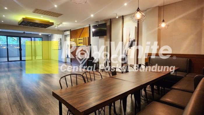 Unit Komersial Tersedia di Dago Spesifikasi LB 500m2 Unit Komersial Tersedia di Dago Spesifikasi LB 500m2