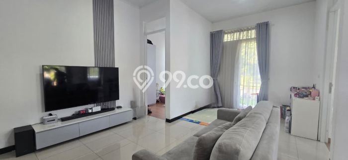 Rumah Strategis area Taman Kopo Indah, Bandung, LT 210m2m² LB 100m2m² - HARGA NEGO! Rumah Strategis area Taman Kopo Indah, Bandung, LT 210m2m² LB 100m2m² - HARGA NEGO!