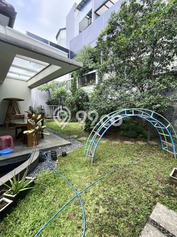Rumah sewa siap pakai 4 Kamar Tidur di Surya Sumantri, Bandung Rumah sewa siap pakai 4 Kamar Tidur di Surya Sumantri, Bandung