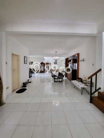 Rumah Mewah LB 450m2 Siap Pakai Desain Elegan di Bintaro, Tangerang Selatan Rumah Mewah LB 450m2 Siap Pakai Desain Elegan di Bintaro, Tangerang Selatan