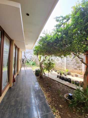 Rumah Mewah LB 450m2 Siap Pakai Desain Elegan di Bintaro, Tangerang Selatan Rumah Mewah LB 450m2 Siap Pakai Desain Elegan di Bintaro, Tangerang Selatan