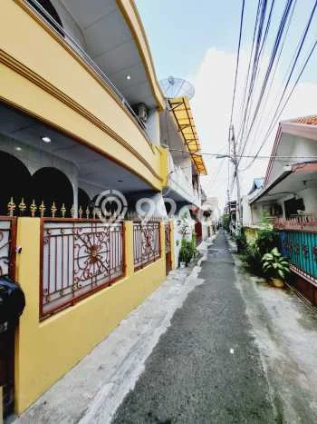 Disewakan! Rumah 5 Kamar Tidur &
2 Kamar Mandi di Tanjung Duren, Jakarta Barat Disewakan! Rumah 5 Kamar Tidur &
2 Kamar Mandi di Tanjung Duren, Jakarta Barat