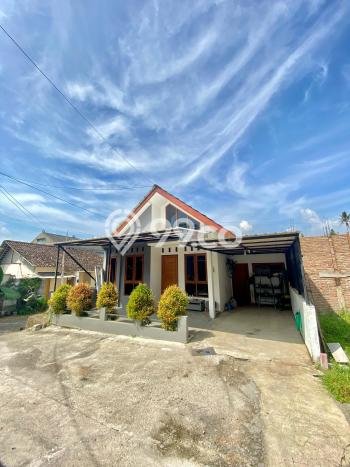 Rumah Sederhana Dijual di Turi 2 Kamar dengan Luas Tanah 141m2 Rumah Sederhana Dijual di Turi 2 Kamar dengan Luas Tanah 141m2