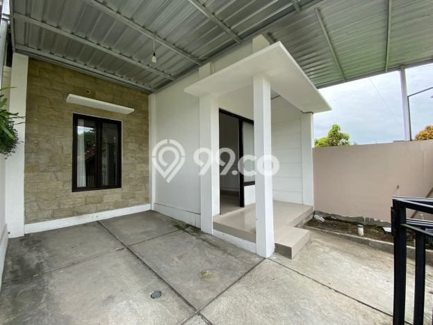 Rumah Modern Minimalis 5 Kamar Siap Huni di Sleman Rumah Modern Minimalis 5 Kamar Siap Huni di Sleman