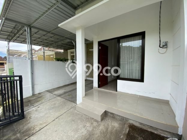 For Sale Rumah 4 Kamar Lokasi Strategis Nyaman dan Strategis di Sleman For Sale Rumah 4 Kamar Lokasi Strategis Nyaman dan Strategis di Sleman