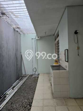 Rumah Elit Modern Tanpa Renovasi di Pondok Indah Jakarta Selatan Rumah Elit Modern Tanpa Renovasi di Pondok Indah Jakarta Selatan