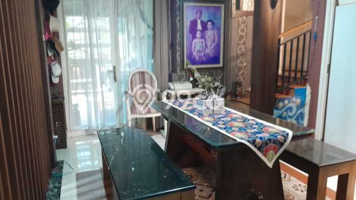 Rumah Strategis Minimalis Lb 176m2 di Ciputat Timur, Tangerang Selatan Rumah Strategis Minimalis Lb 176m2 di Ciputat Timur, Tangerang Selatan