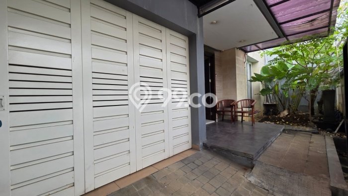 Lokasi strategis! Rumah siap pakai dikontrakkan di Semarang Selatan LB 300m2 Lokasi strategis! Rumah siap pakai dikontrakkan di Semarang Selatan LB 300m2