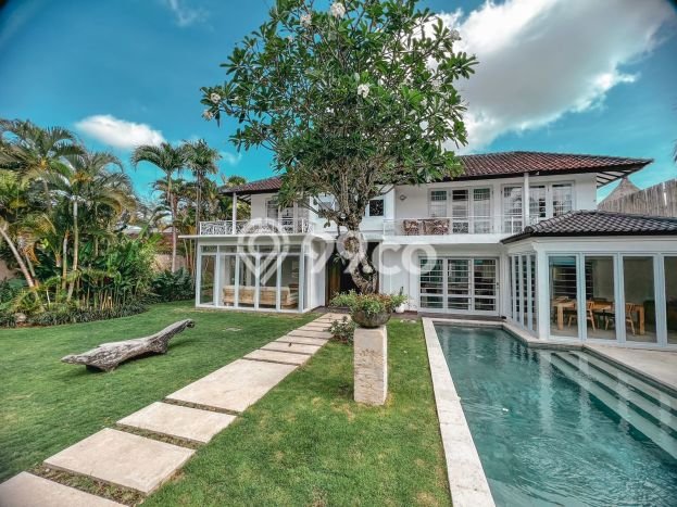 Jual Rumah Mewah Megah Dengan View Cantik di Seminyak, Badung Jual Rumah Mewah Megah Dengan View Cantik di Seminyak, Badung