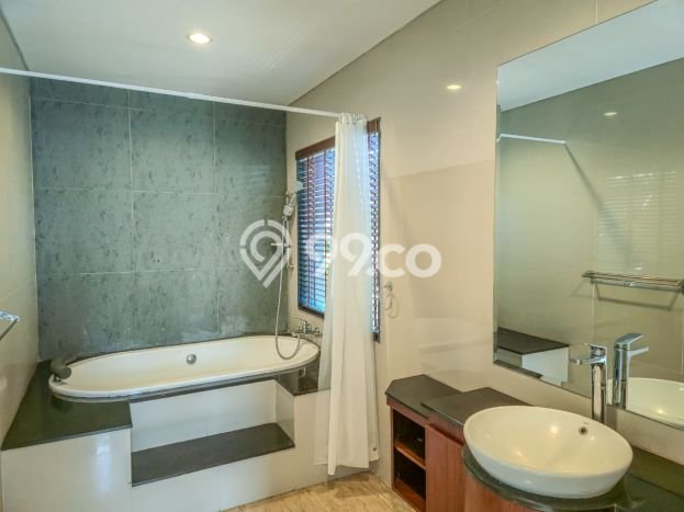 DIJUAL! Vila Kawasan , Luas 650m2m², Akses Mudah Pusat Kota DIJUAL! Vila Kawasan , Luas 650m2m², Akses Mudah Pusat Kota