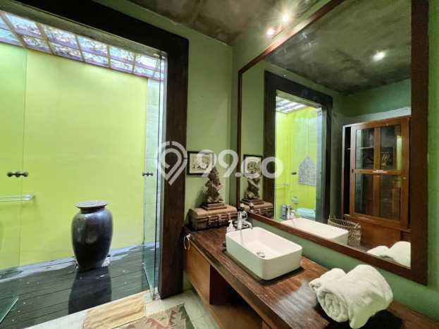 Hunian Mewah LB 500m2 Siap Pakai Desain Elegan di Kerobokan, Badung Hunian Mewah LB 500m2 Siap Pakai Desain Elegan di Kerobokan, Badung