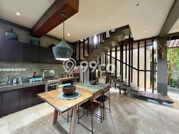 Hunian Mewah LB 500m2 Siap Pakai Desain Elegan di Kerobokan, Badung Hunian Mewah LB 500m2 Siap Pakai Desain Elegan di Kerobokan, Badung