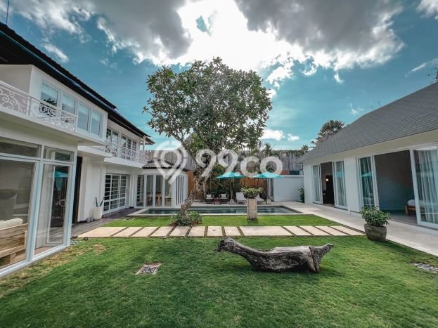 Jual Rumah Mewah Megah Dengan View Cantik di Seminyak, Badung Jual Rumah Mewah Megah Dengan View Cantik di Seminyak, Badung