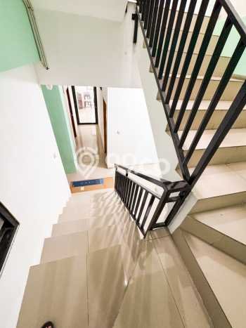 Rumah Kost Dijual Lokasi BSD, Tangerang Selatan, 35 Kamar Tidur, 35 Kamar Mandi, 600m2 Rumah Kost Dijual Lokasi BSD, Tangerang Selatan, 35 Kamar Tidur, 35 Kamar Mandi, 600m2