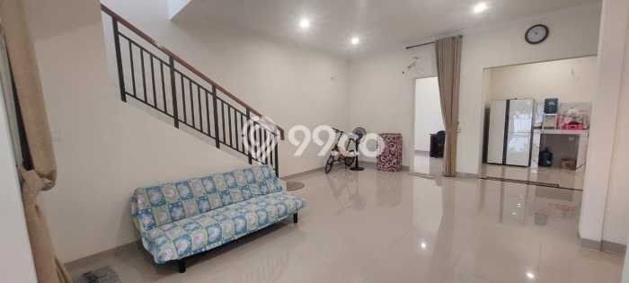 Jarang Ada! Rumah Sewa 5 Kamar Nyaman Siap Huni Gading Serpong Jarang Ada! Rumah Sewa 5 Kamar Nyaman Siap Huni Gading Serpong
